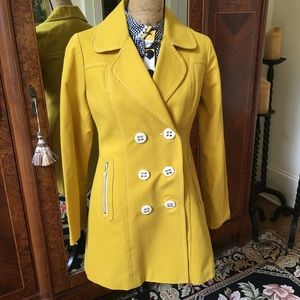 Yellow coat and coordinating top Size 6 💛💛💛